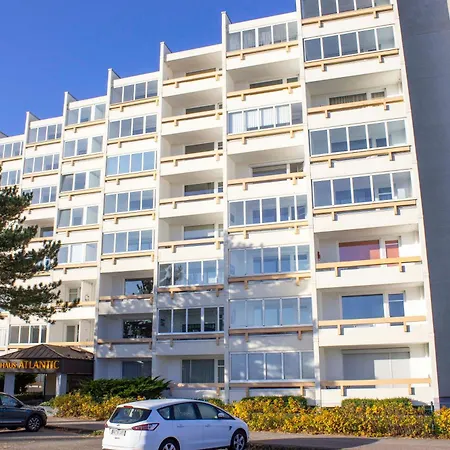 Atlantic 713 Apartment